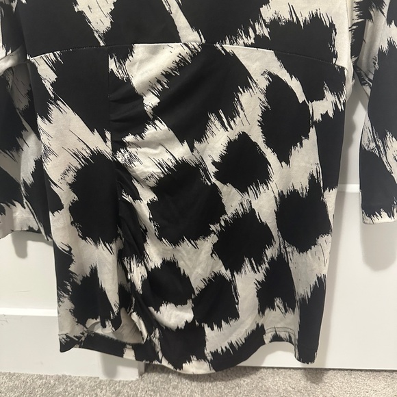 Diane Von Furstenberg Silk Black and White Blouse Top Size 12 Women’s - Picture 7 of 10